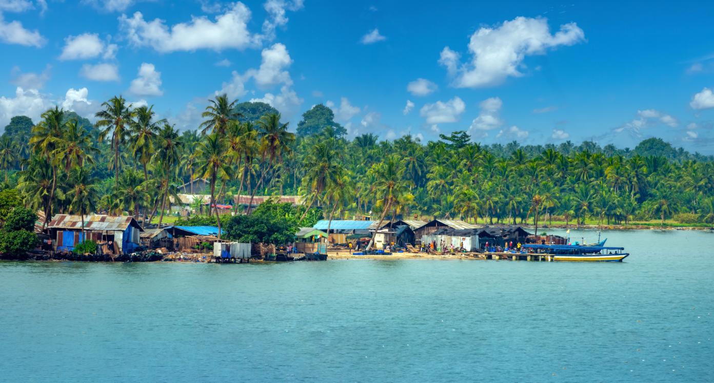 Lively fishing fishing villages lining the shores of the lagoons surrounding Abidjan, Côte d'ivoire (Ivory Coast), West Africa